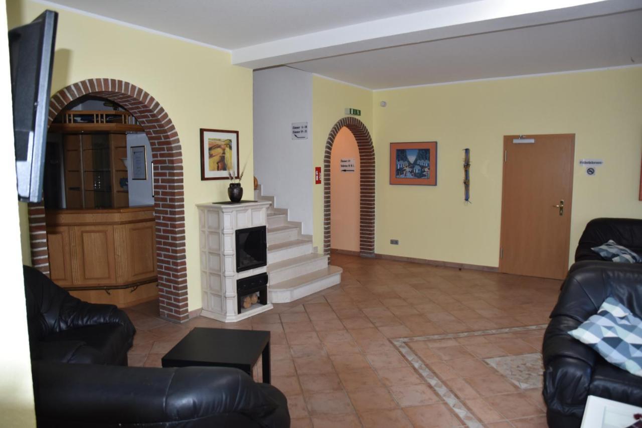 Hotel Zum Gesundbrunnen Бад Цвишенан Екстериор снимка